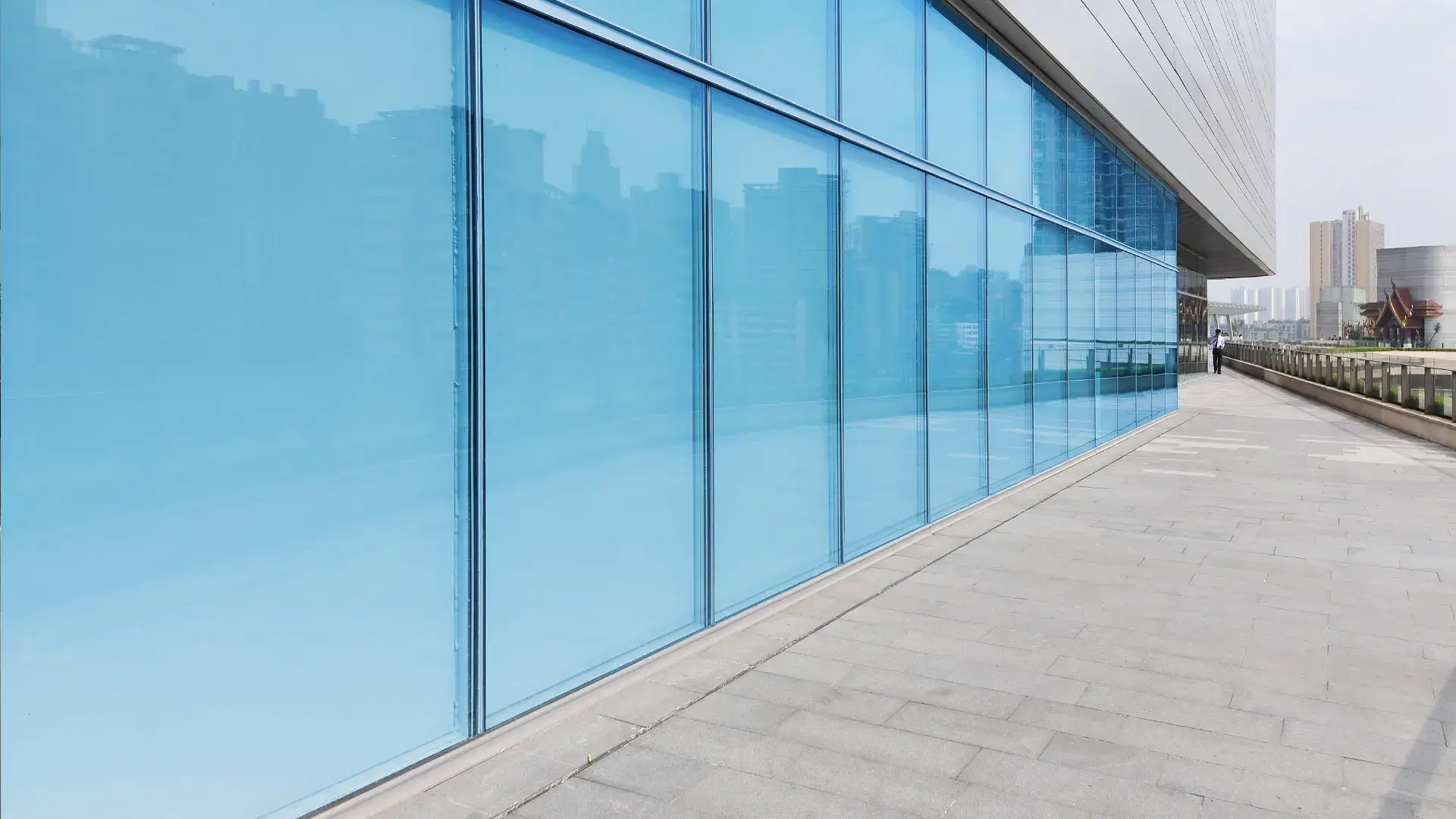 รับติดฟิล์มบ้าน ฟิล์มกรองแสงคุณภาพสูง ลดความร้อน ป้องกัน UV